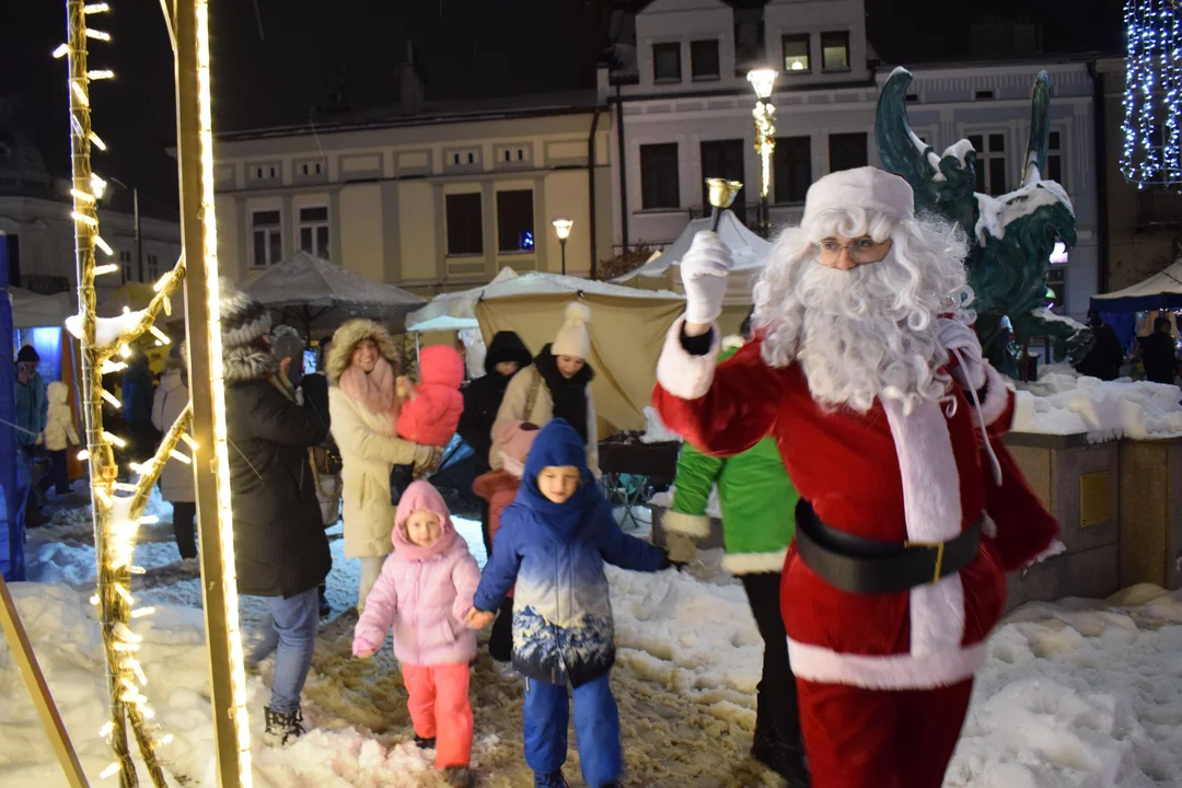 Święty Mikołaj i bałwan Olaf na Powiatowym Jarmarku Świątecznym [ZDJĘCIA, VIDEO] - Zdjęcie główne