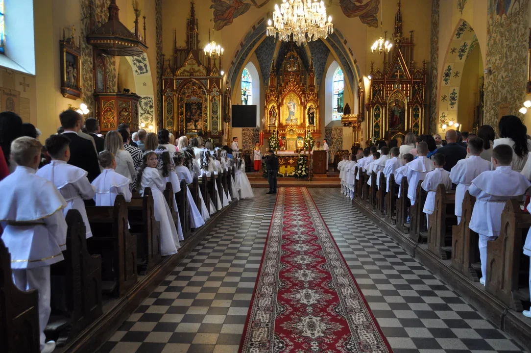 Pan Jezus już się zbliża... Najpiękniejsze zdjęcia z I Komunii Świętych w powiecie - Zdjęcie główne