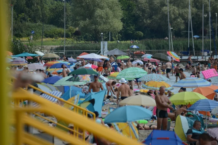 Jezioro Tarnobrzeskie w niedzielne południe