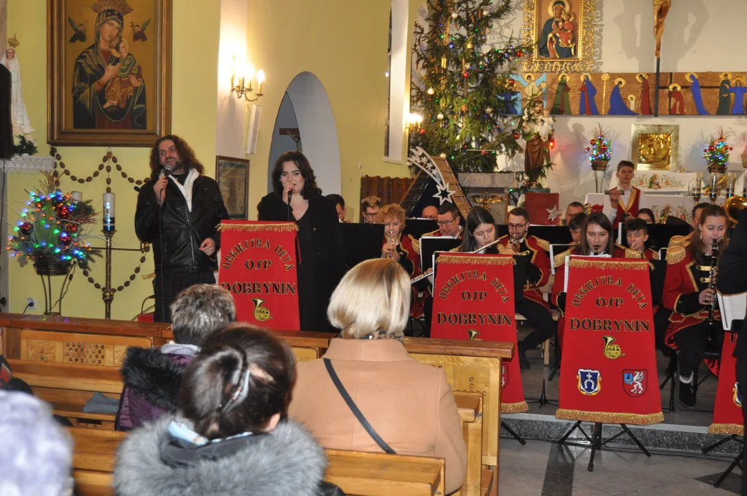 Koncert kolęd Orkiestry Dętej Dobrynin w kościele w Dobryninie