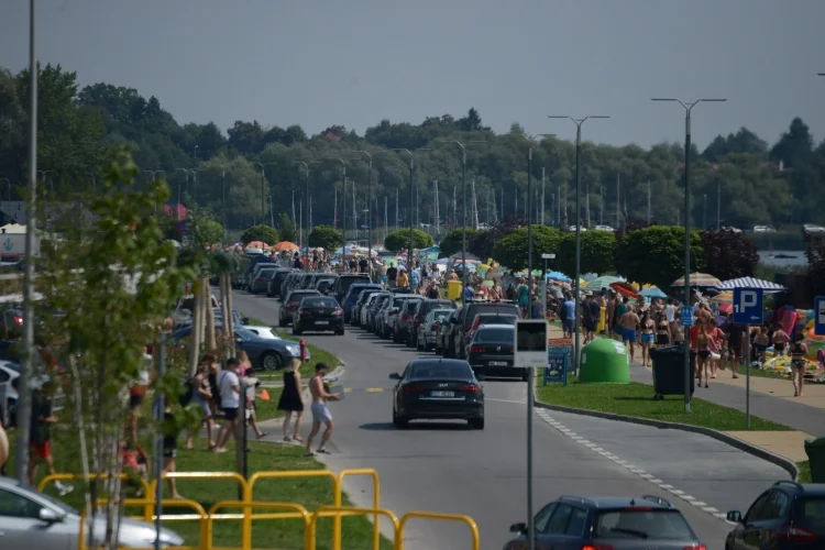 Jezioro Tarnobrzeskie w niedzielne południe