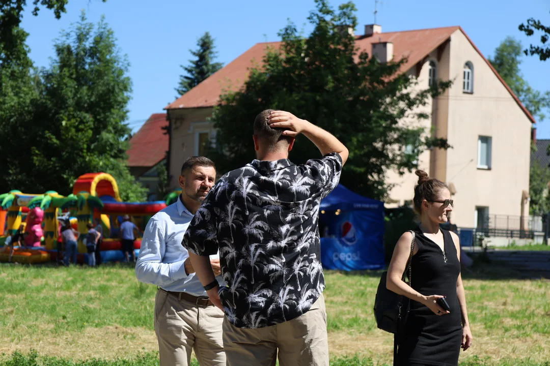 Mieszkańcy pod sceną