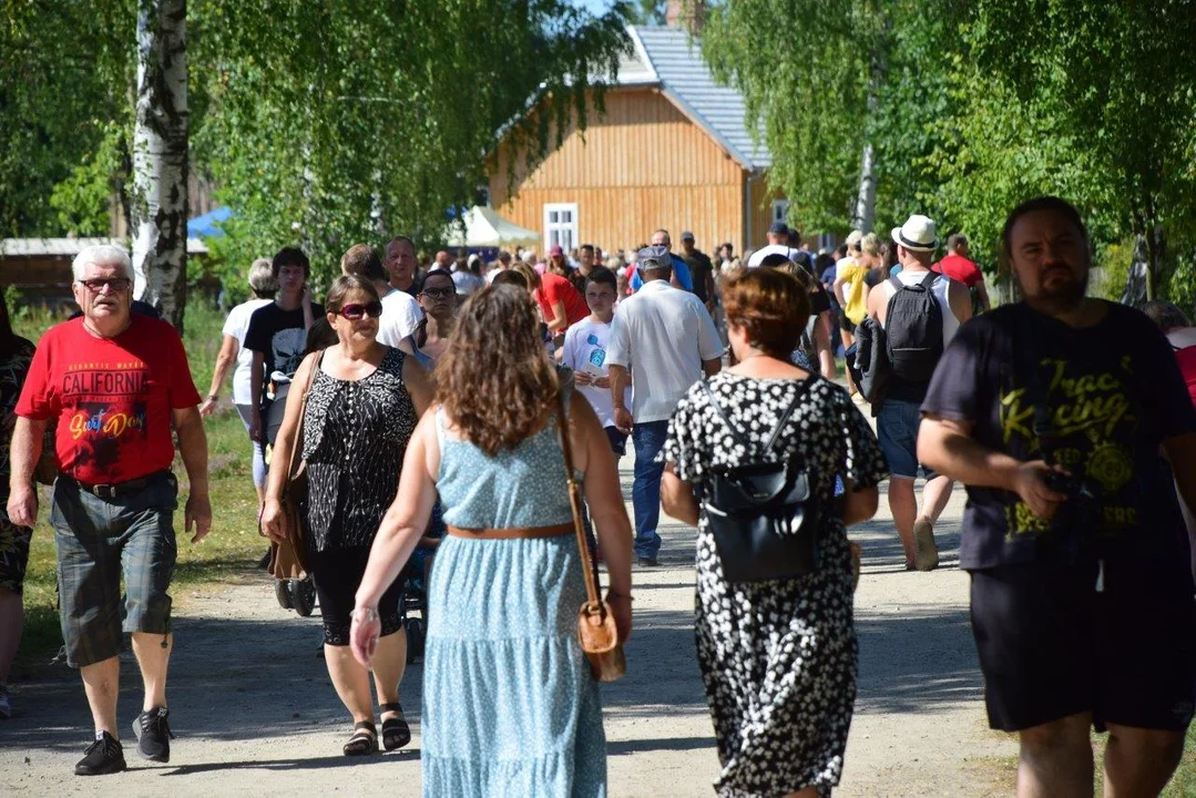 Tłumy na imprezie w skansenie w Kolbuszowej.