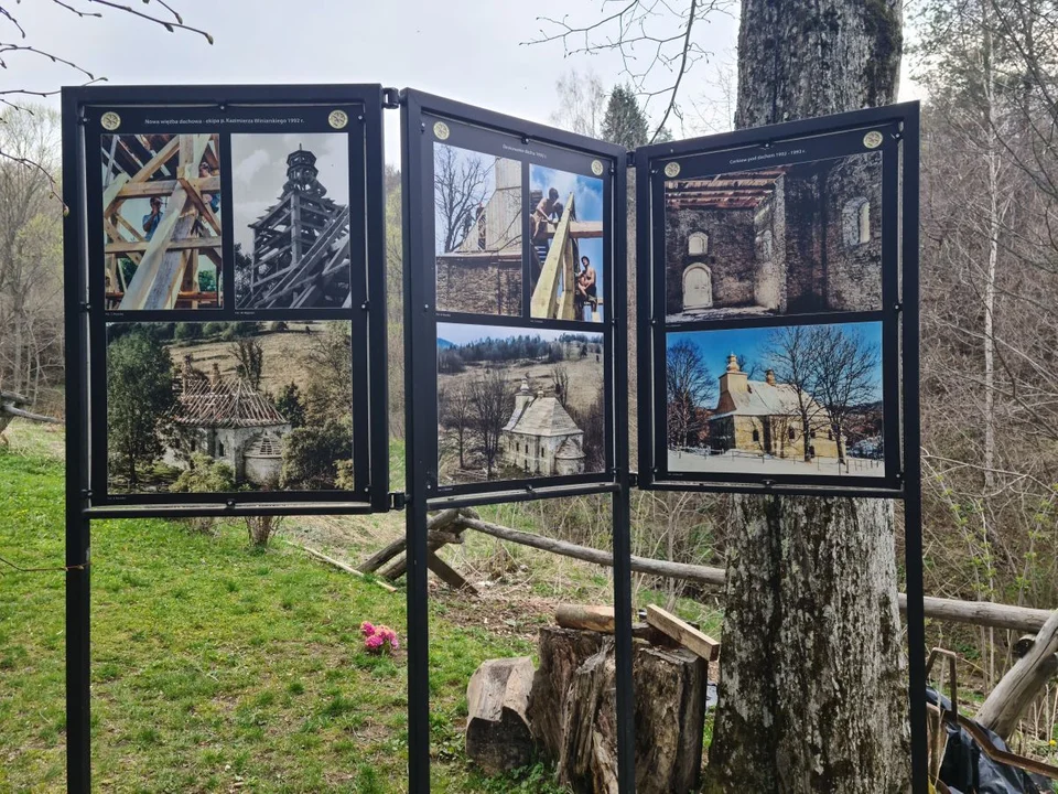 Wystawa fotografii przed cerkwią