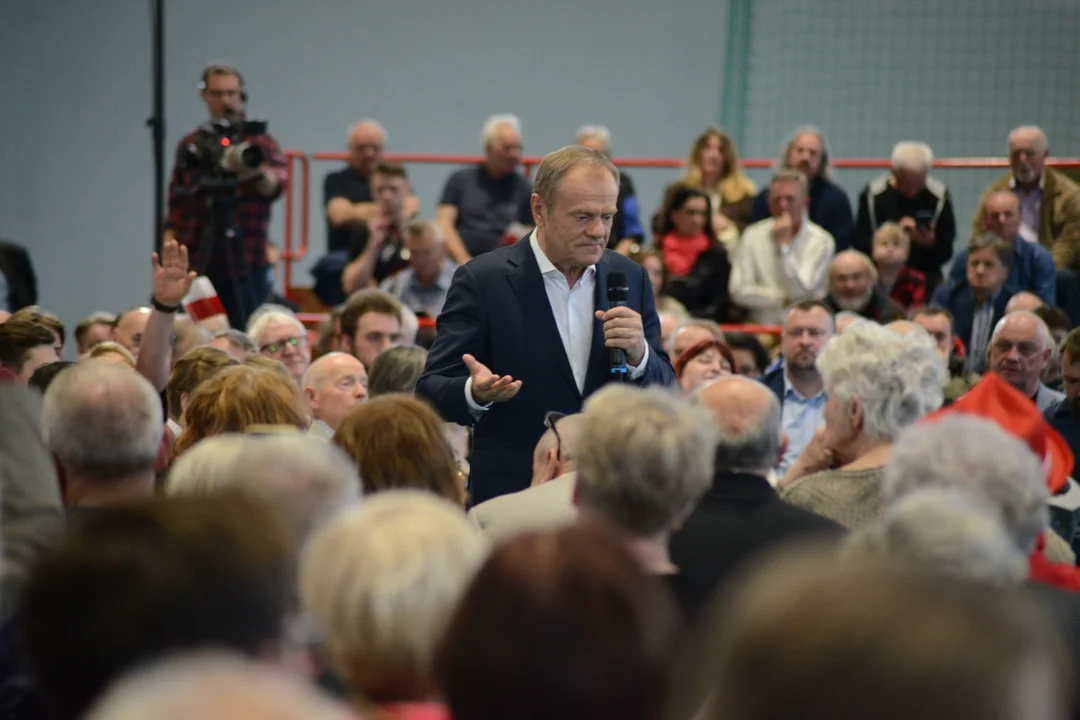 Donald Tusk w Tarnobrzegu. Tłumy mieszkańców na spotkaniu