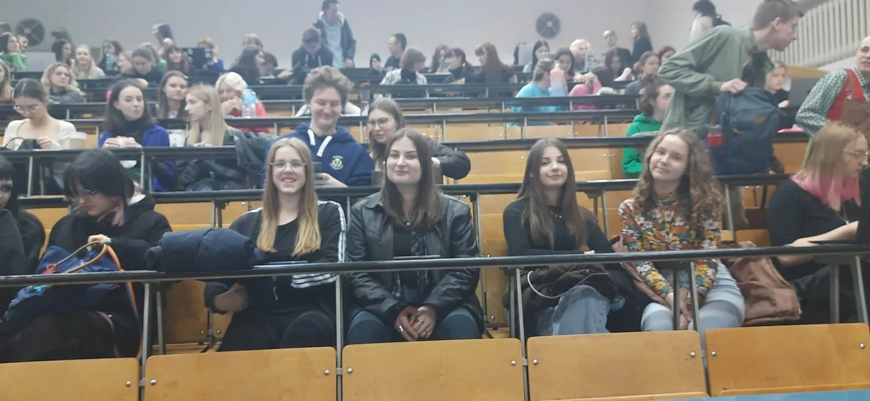 Młodzi V LO odwiedzili krakowski Uniwersytet Pedagogiczny: "młodzież zaciekawiona i zadowolona" - Zdjęcie główne
