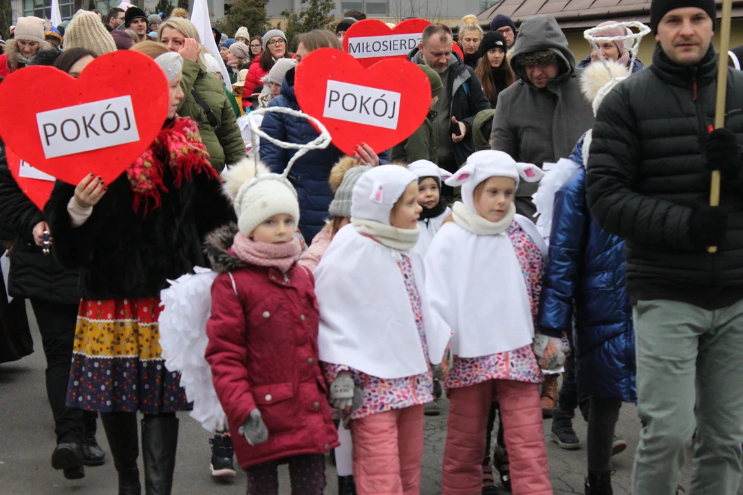 Orszak Trzech Króli w Rzeszowie. Kolęda pokoju z Zalesia do Katedry Rzeszowskiej