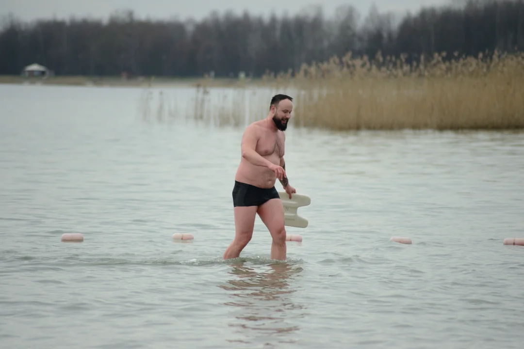 Zmagania Pływackie na Jeziorze Tarnobrzeskim i koniec sezonu dla morsów w Tarnobrzegu