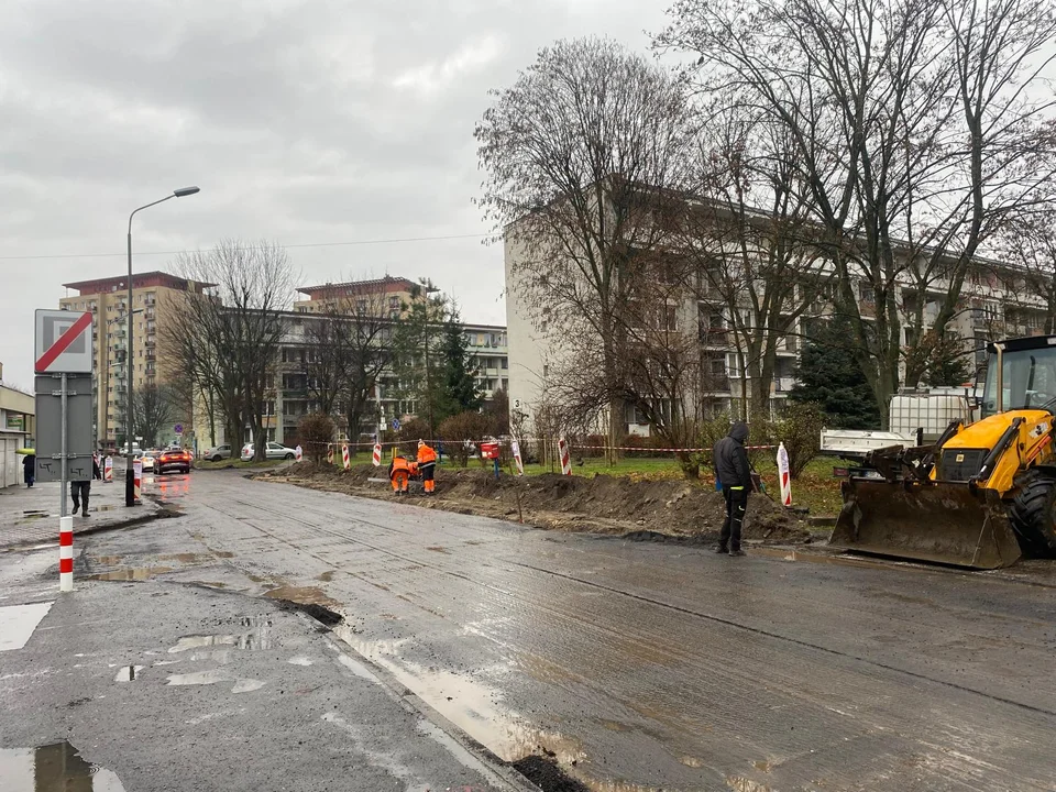 Ulica nieopodal centrum w remoncie – kierowcy w potrzasku. Kiedy koniec prac? [ZDJĘCIA]