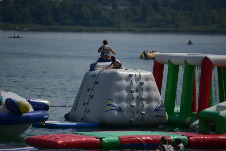 Jezioro Tarnobrzeskie w niedzielne południe