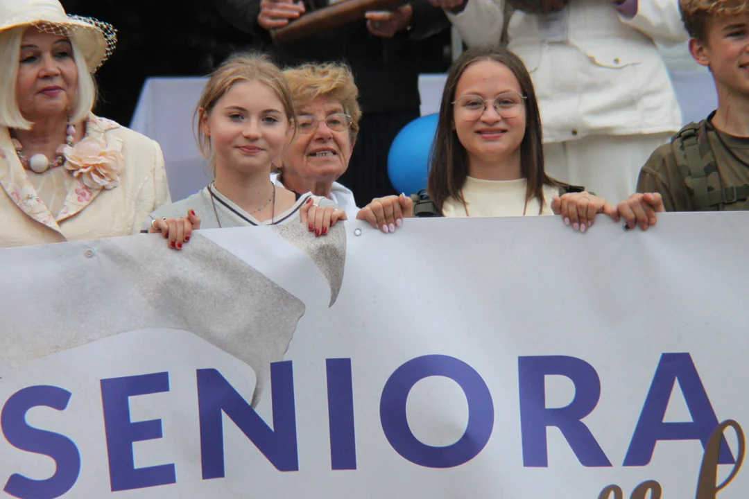 Korowód seniorów i potańcówka miejska w Parku Jedności Polonii z Macierzą