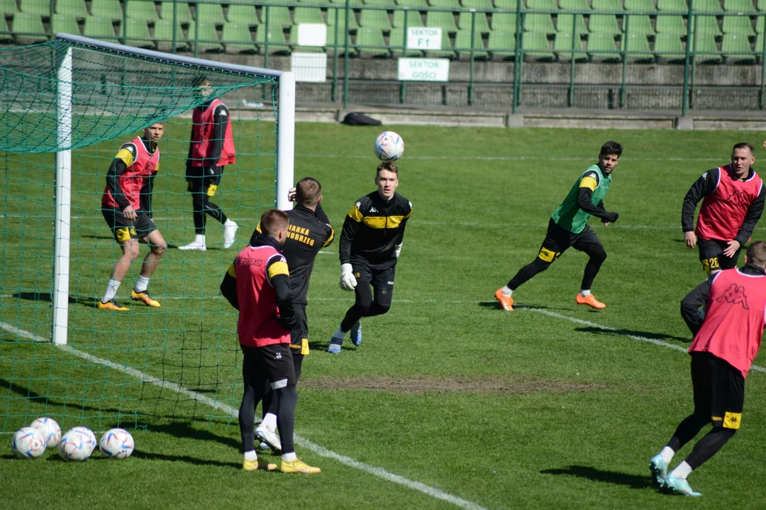 Trening piłkarzy Siarki Tarnobrzeg przed meczem z Zagłębiem II Lubin