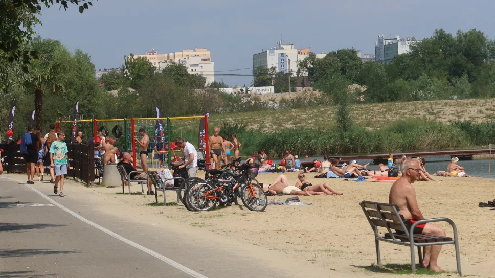 Mieszkańcy korzystali z dobrej pogody na Żwirowni [ZDJĘCIA] - Zdjęcie główne