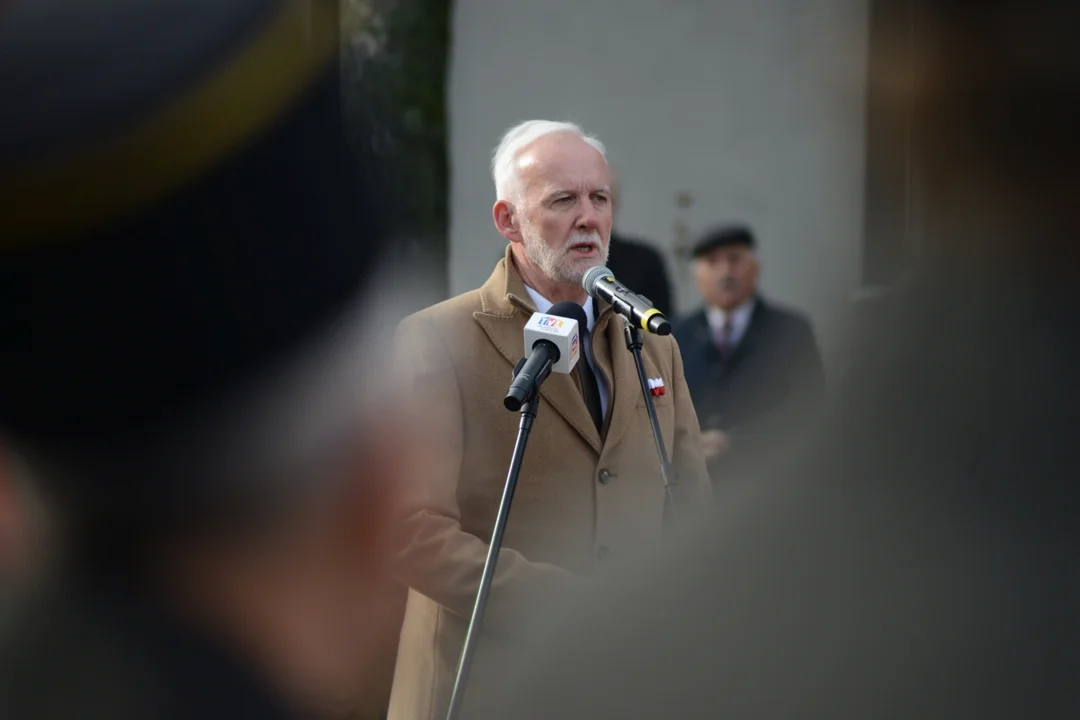 Narodowe Święto Niepodległości w Tarnobrzegu. Uroczystości przy pomniku Marszałka Józefa Piłsudskiego. - 104 lata temu narodziła się nowoczesna Polska - mówi prezydent miasta Dariusz Bożek [ZDJĘCIA - CZĘŚĆ 1]