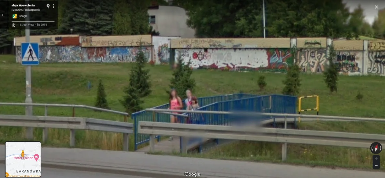 Google Street View - kto został przyłapany przez auto z aparatem