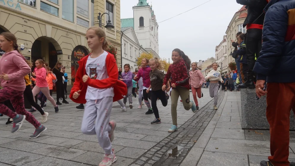 Biegi młodzieżowe 2022 w Rzeszowie. Mnóstwo uczestników [ZDJĘCIA, WIDEO]