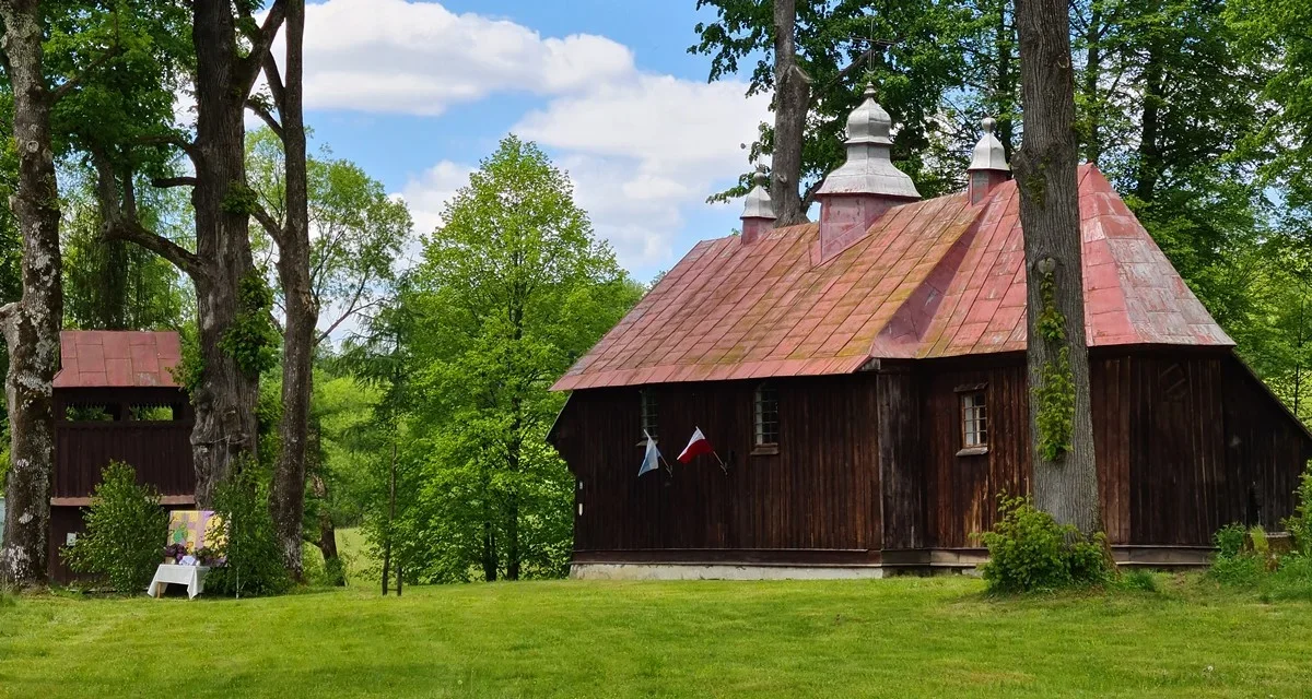 Najstarsza cerkiew w Bieszczadach. Ten drewniany obiekt sakralny liczy już ponad 230 lat [ZDJĘCIA] - Zdjęcie główne