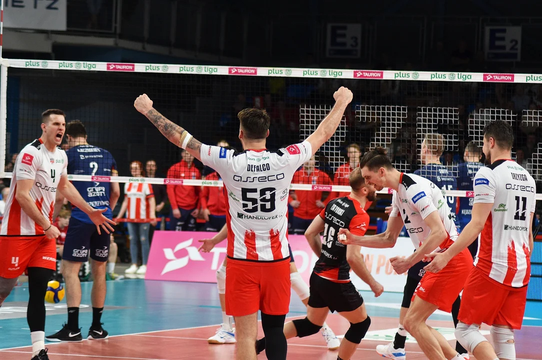 Pierwszy półfinałowy mecz siatkarskiej PlusLigi: Asseco Resovia Rzeszów - Grupa Azoty ZAKSA Kędzierzyn-Koźle (2:3)