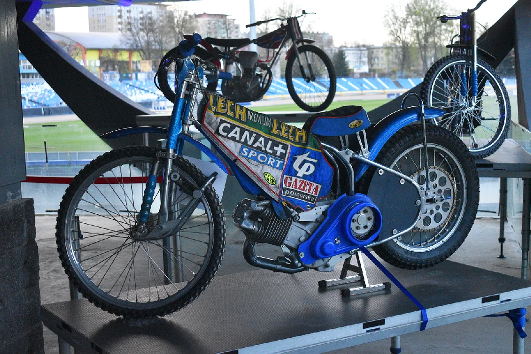 Wystawa motocykli żużlowych na Stadionie Miejskim "Stal" w Rzeszowie