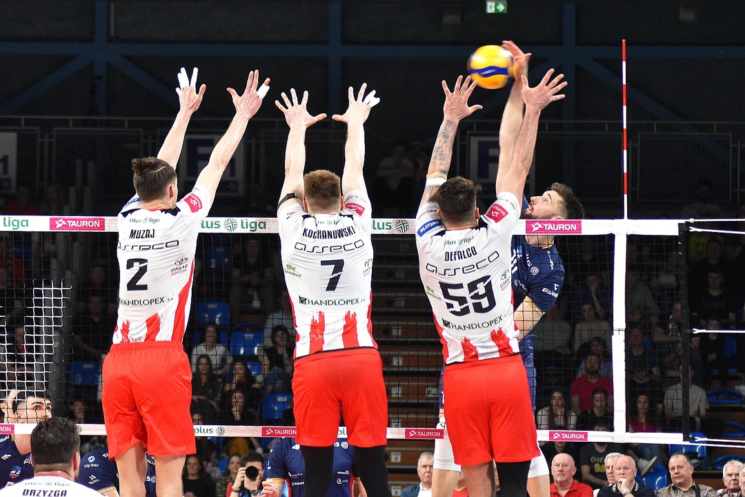 Pierwszy półfinałowy mecz siatkarskiej PlusLigi: Asseco Resovia Rzeszów - Grupa Azoty ZAKSA Kędzierzyn-Koźle (2:3)