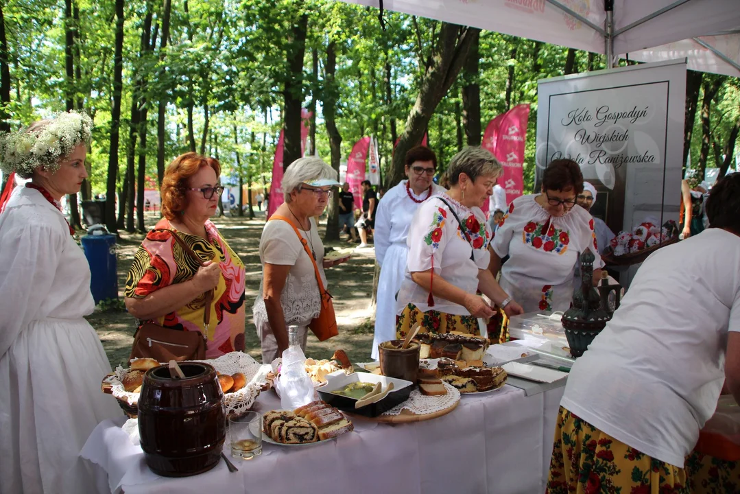 KGW Wola Raniżowska i KGW Mazury na festiwalu w Stalowej Woli