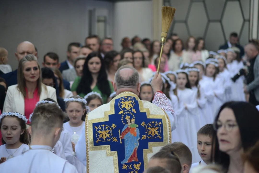 Pierwsza Komunia Święta dzieci ze Szkoły Podstawowej numer 10 w Tarnobrzegu. Parafia Matki Bożej Nieustającej Pomocy