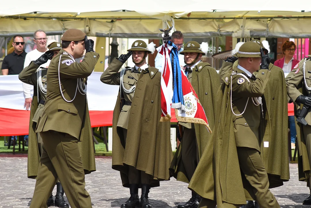 Obchody Dnia Flagi Rzeczypospolitej Polskiej na Rynku w Rzeszowie