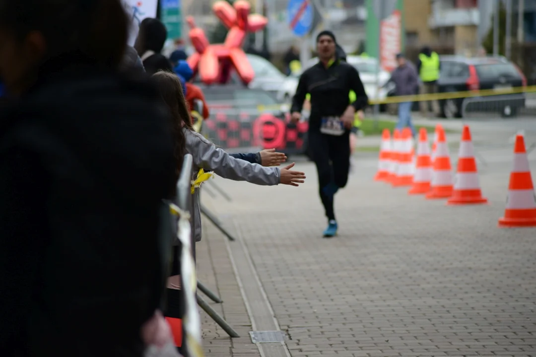 16. PKO Półmaraton Rzeszowski oraz 8. PKO Sztafeta Półmaratońska w Rzeszowie - dużo zdjęć z trasy i mety