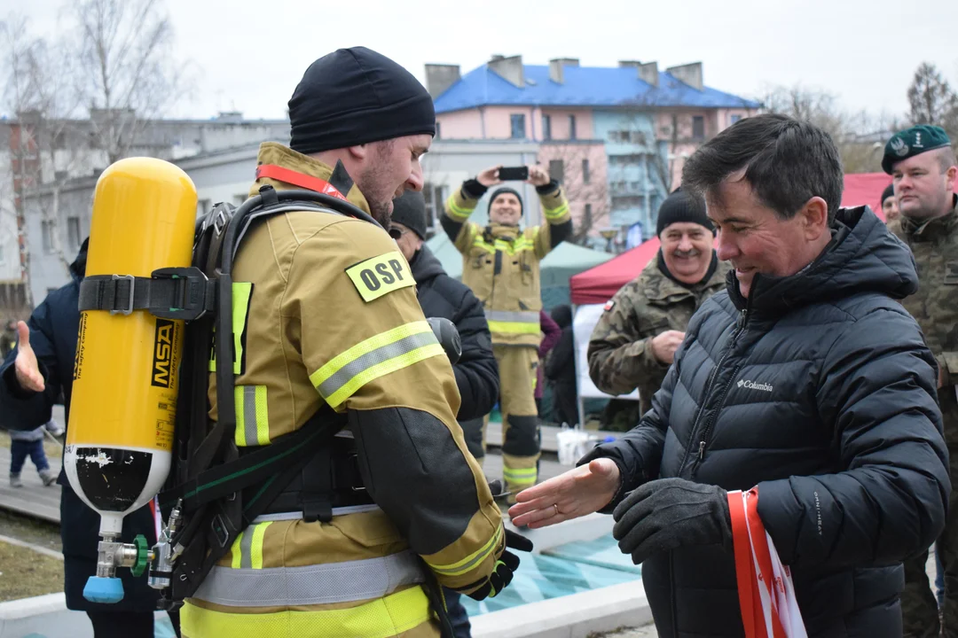 Relacja z wręczania medali uczestnikom "Biegu Tropem Wilczym" [ZDJĘCIA, VIDEO] - Zdjęcie główne