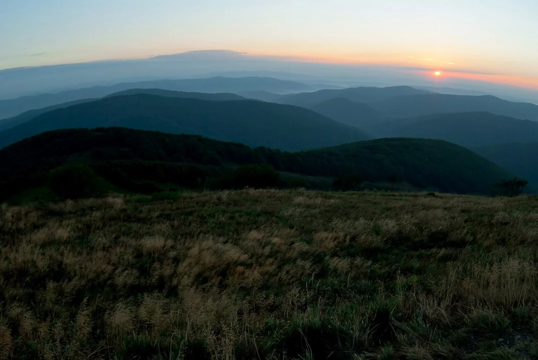 Wschód słońca nad Bieszczadami