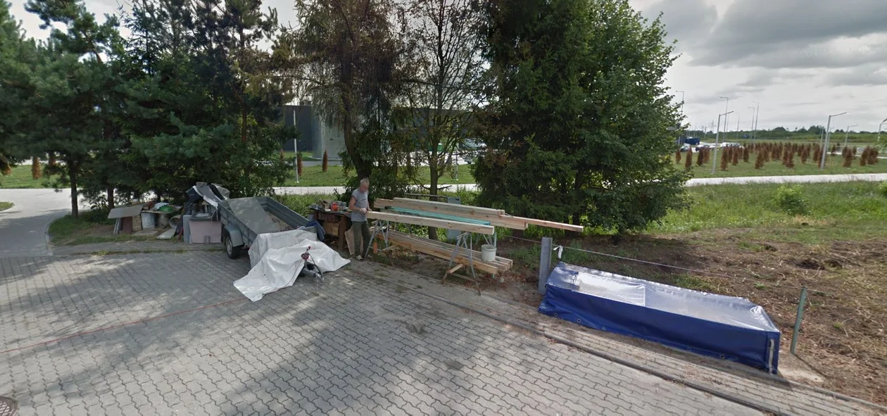 Mieszkańcy Mielca na zakupach, spacerze, w pracy i drodze ze szkoły uchwyceni przez kamery Google Street View