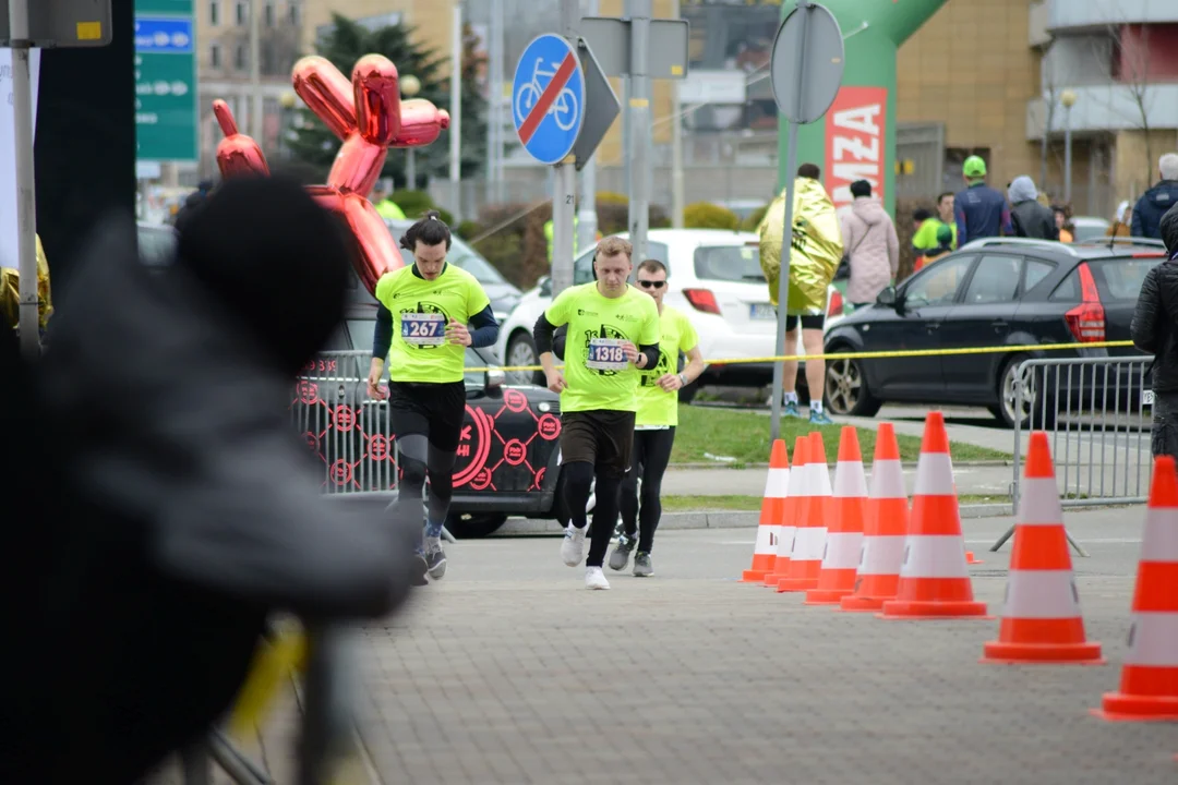 Mnóstwo biegaczy z całego regionu i nie tylko na 16. PKO Półmaratonie Rzeszowskim oraz 8. PKO Sztafecie Półmaratońskiej - zdjęcia część 2