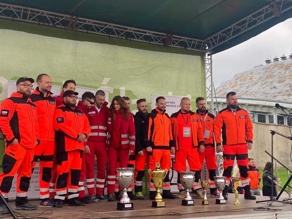 Ratownicy z mieleckiej stacji pogotowia ratunkowego na podium