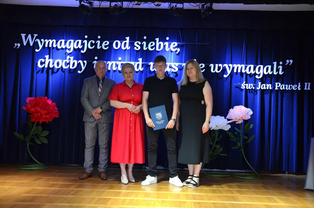 Stypendia dla uczniów z gminy Cmolas