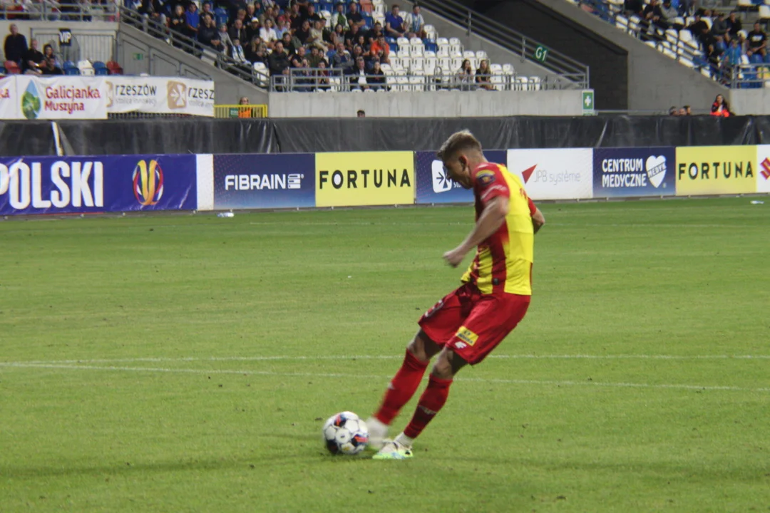 Puchar Polski: Zdecydowały karne. Stal Rzeszów przegrywa w Pucharze Polski z ekstraklasową Koroną Kielce (3-3, 7-8 rz.k)