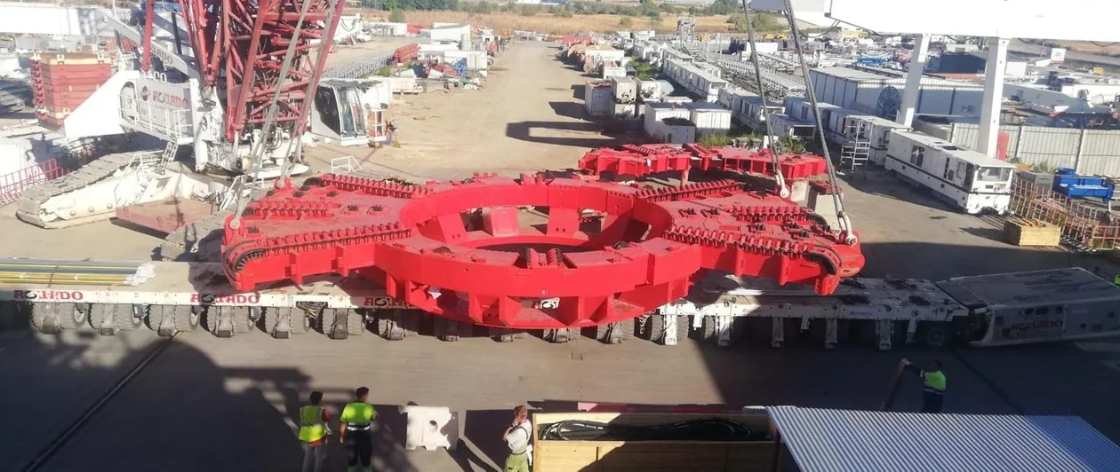 Gigantyczna maszyna TBM Tunnel Boring Machine