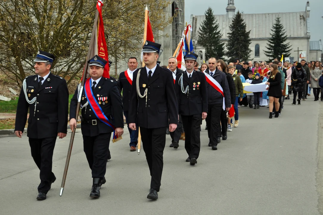 Tuszów Narodowy. Przemarsz w obronie papieża