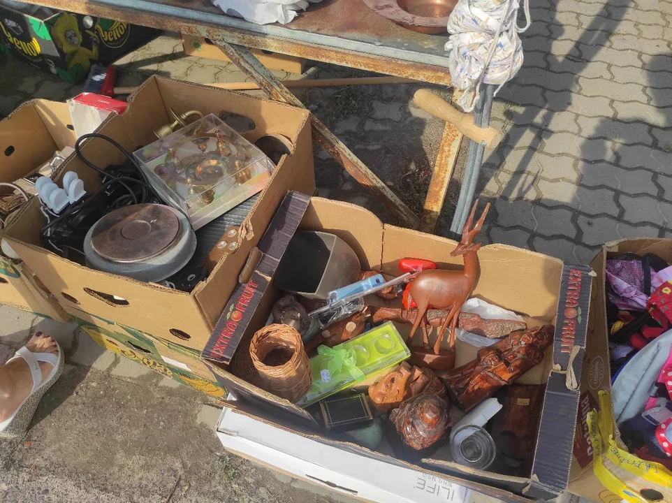 Handel na Pchlim Targu w Tarnobrzegu