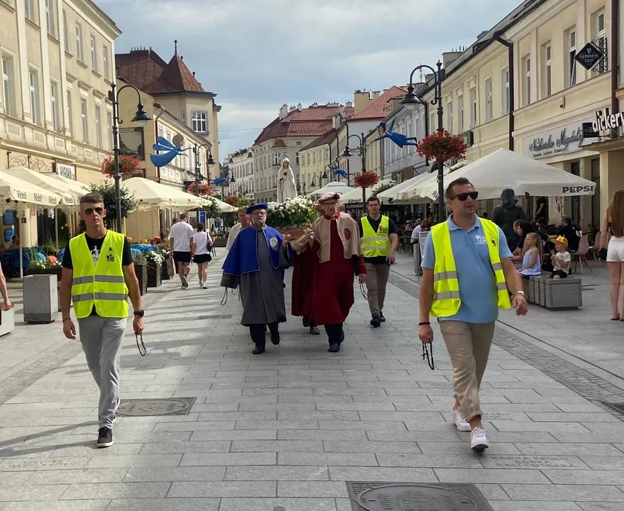 Katolicy wyszli na ulicę!  Męski różaniec przeszedł rzeszowskimi drogami