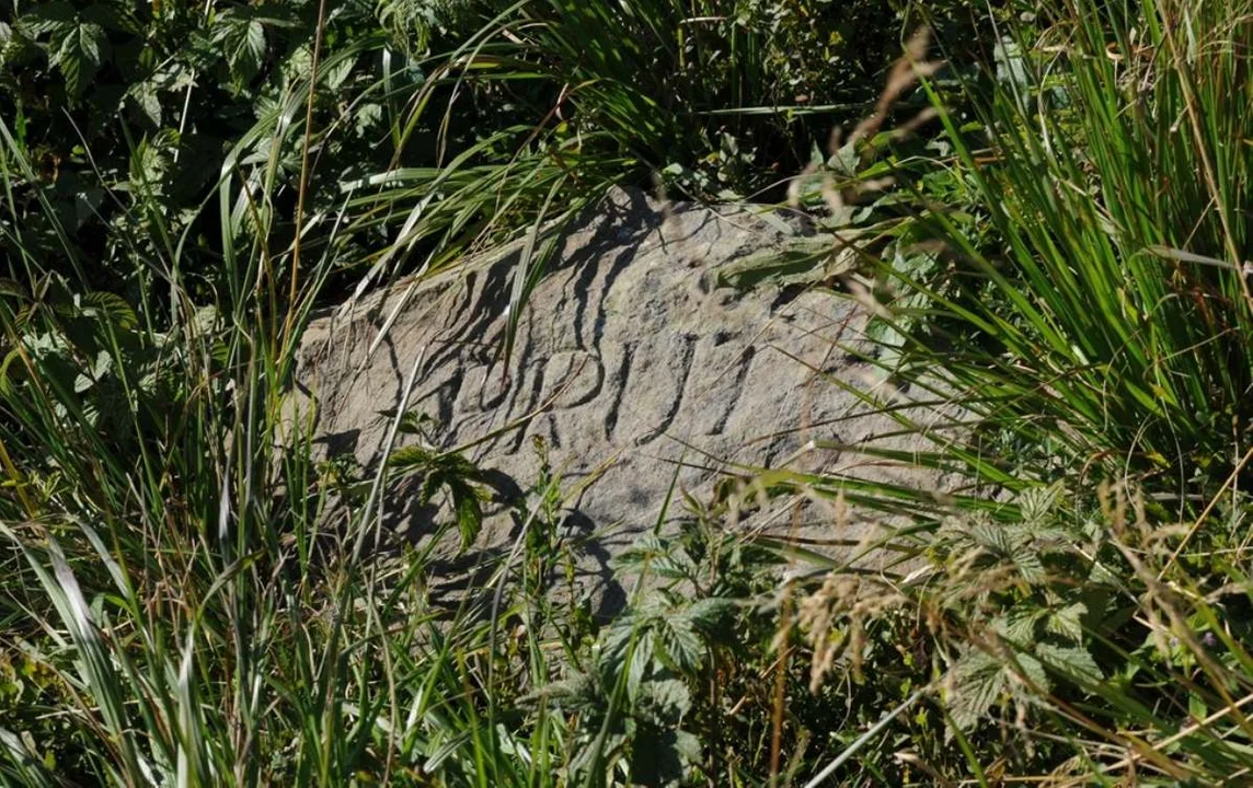 Kamień z napisem PRUT
