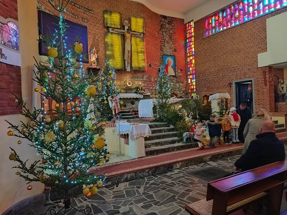 Świąteczne ozdoby zdobią kościoły w powiecie kolbuszowskim [ZDJĘCIA] - Zdjęcie główne