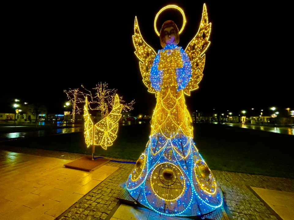 Świąteczne iluminacje na Rynku w Stalowej Woli-Rozwadowie