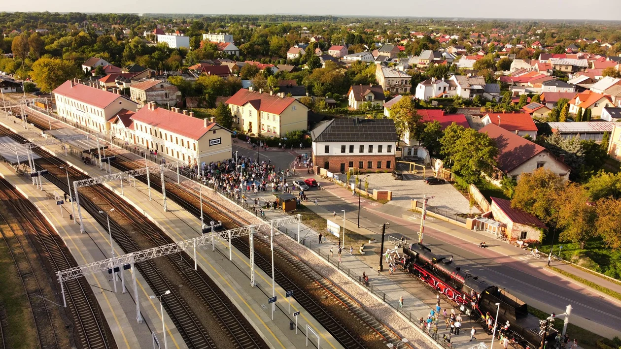 Moc atrakcji. Rozwadowski Piknik Kolejarski z otwarciem Dworca Kolejowego Stalowa Wola-Rozwadów [ZDJĘCIA] - Zdjęcie główne