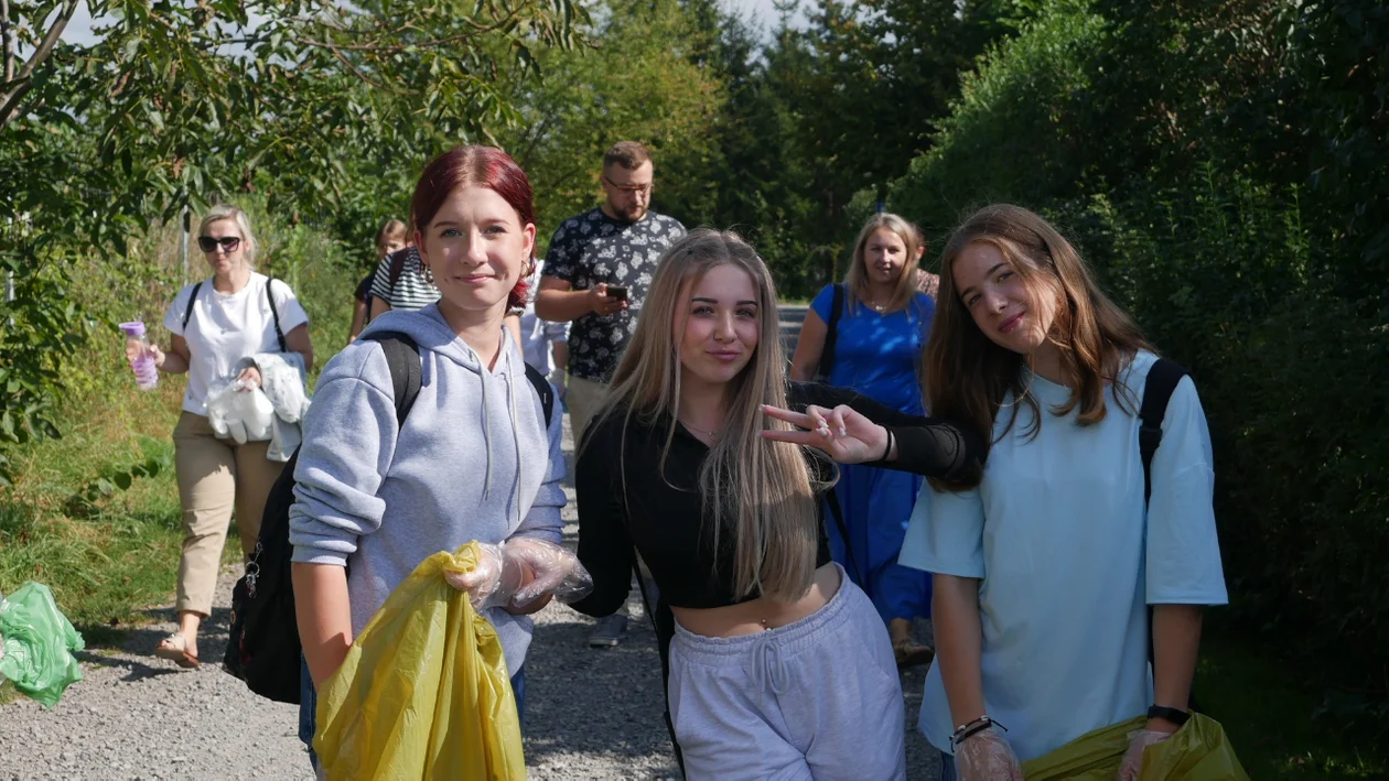 "Sprzątanie świata" w tarnobrzeskich szkołach. Tak w akcji uczestniczyła "Budowlanka" [ZDJĘCIA] - Zdjęcie główne