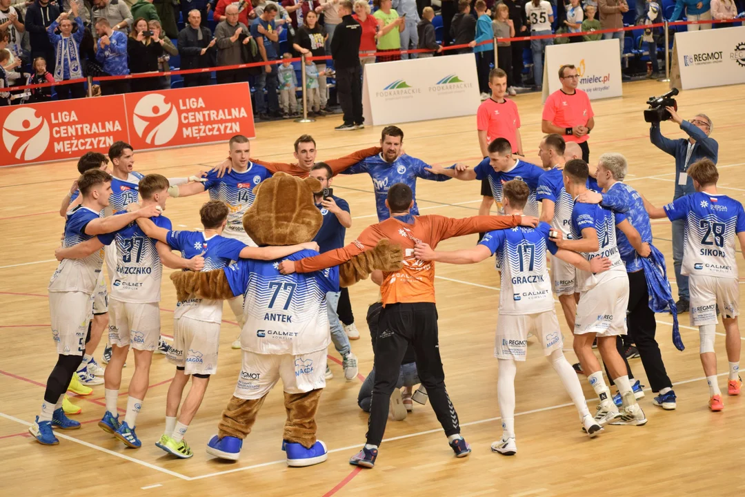 Liga Centralna. Handball Stal Mielec wygrywa po raz ósmy [ZDJĘCIA] - Zdjęcie główne