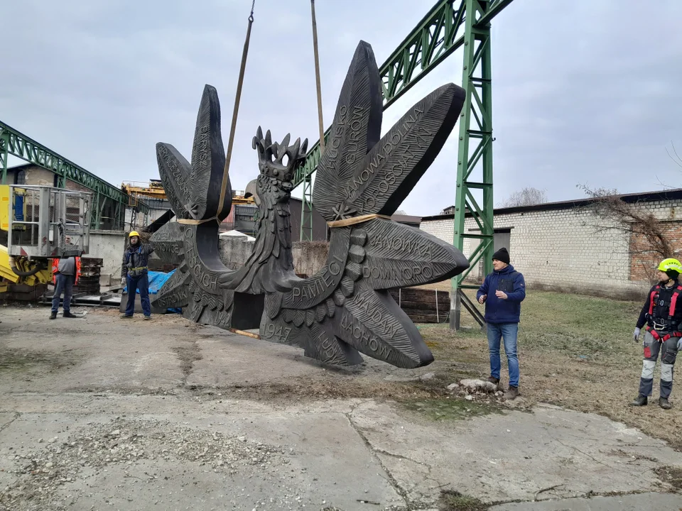 Pomnik Ofiar Rzezi Wołyńskiej autorstwa mistrza Andrzeja Pityńskiego jest już w gminie Jarocin - Zdjęcie główne