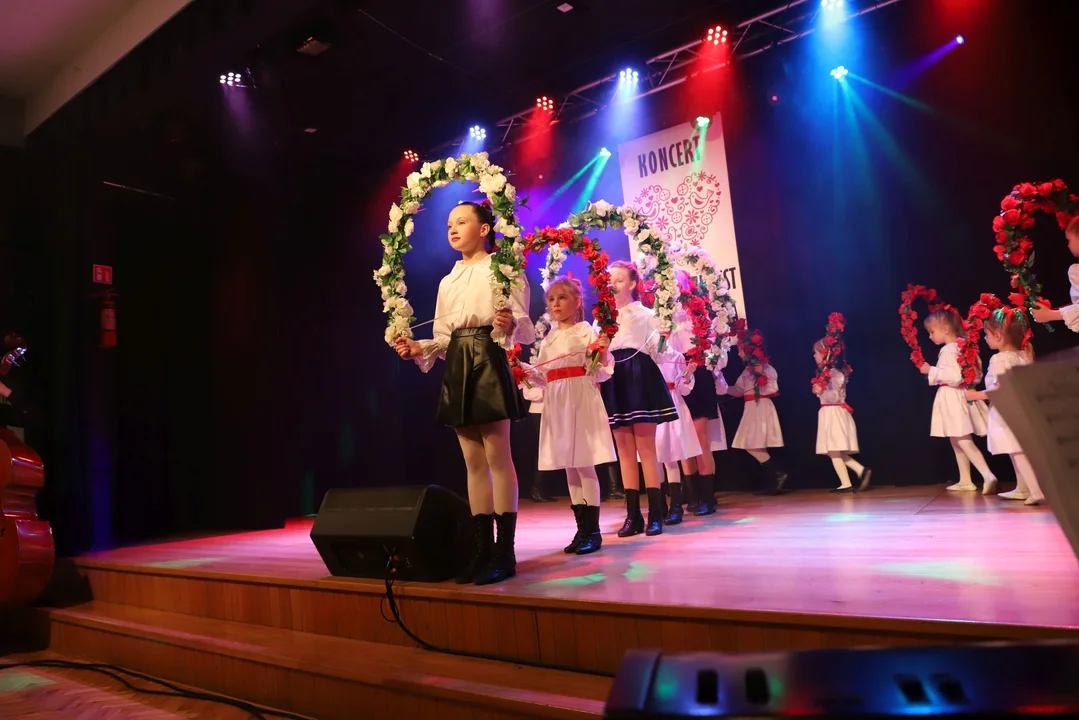 Koncert Wiosenno-Patriotyczny "Tu wszędzie jest Polska" w Chorzelowie