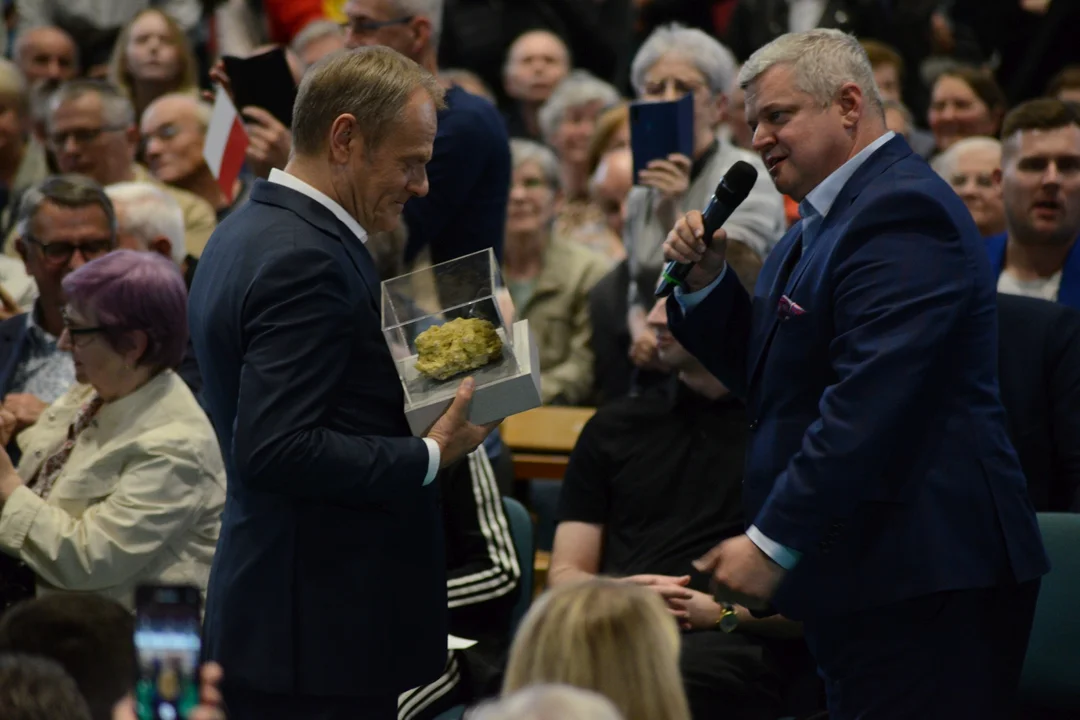 Donald Tusk w Tarnobrzegu. Tłumy mieszkańców na spotkaniu