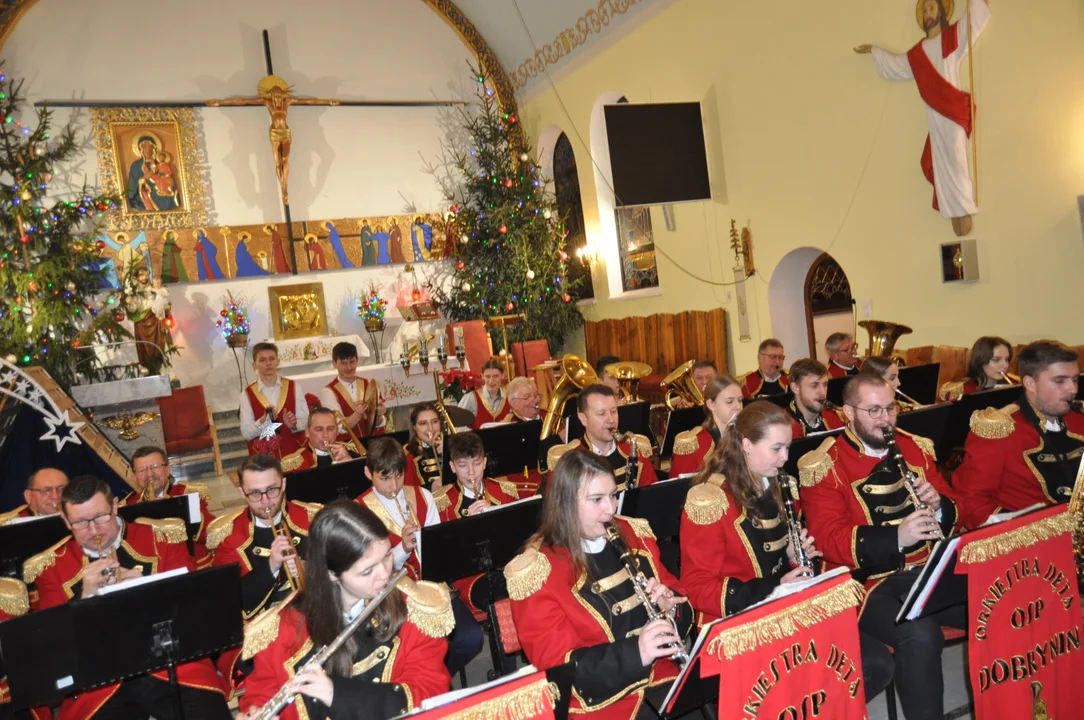 Koncert kolęd Orkiestry Dętej Dobrynin w kościele w Dobryninie