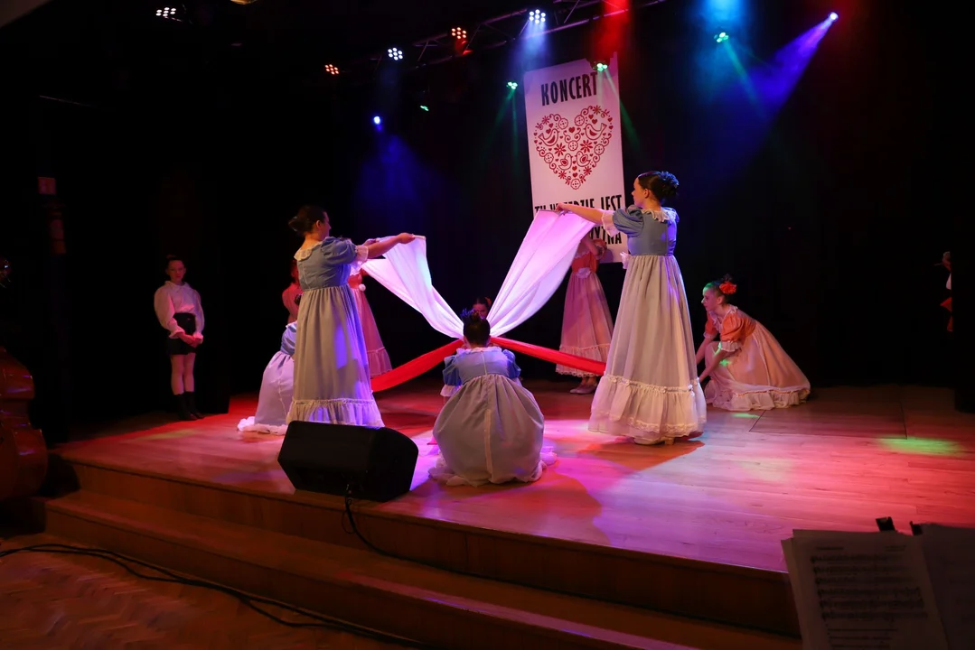 Koncert Wiosenno-Patriotyczny "Tu wszędzie jest Polska" w Chorzelowie